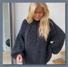 Indlæs billede til gallerivisning Turn Around Sweater
