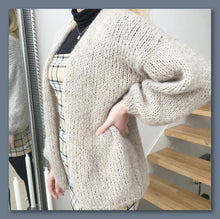 Indlæs billede til gallerivisning My Fluffy Cardigan
